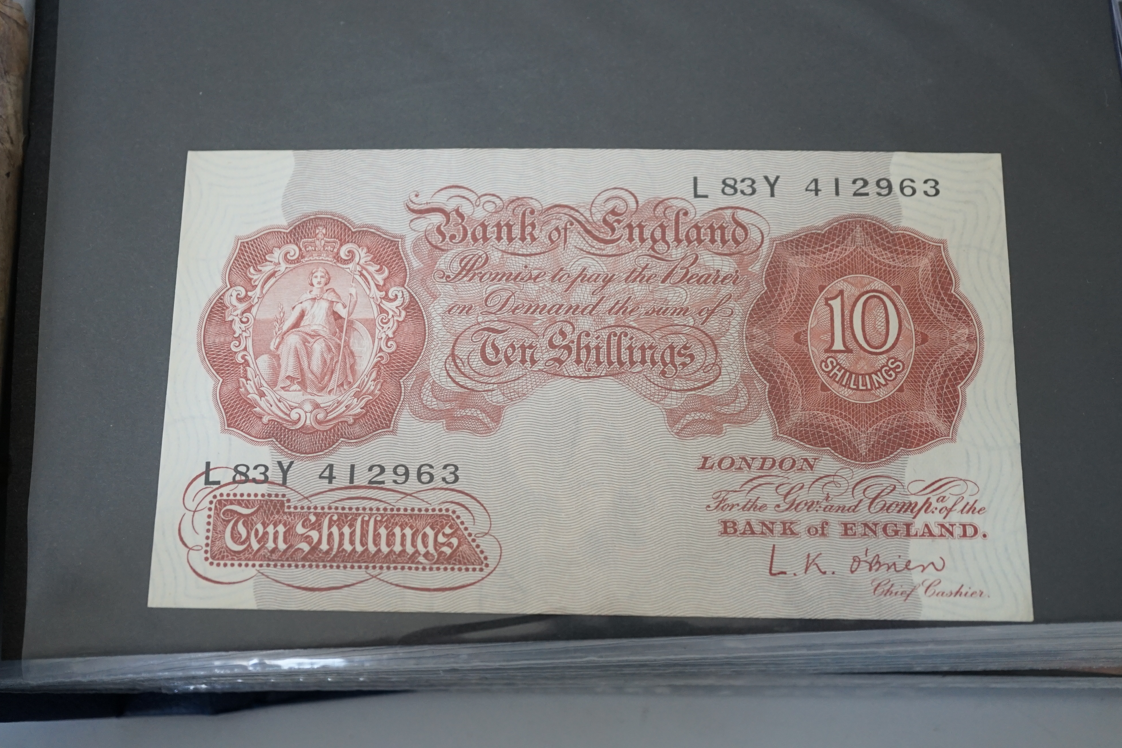 World banknotes, including Birmingham Bank One Guinea (poor), GRVI and QEII 10 shillings, £1, and £5, USA, Egypt, France, Algeria, Italy, Philippines, Russia etc.